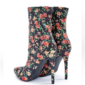 NWT Illiana black floral sock ankle boots